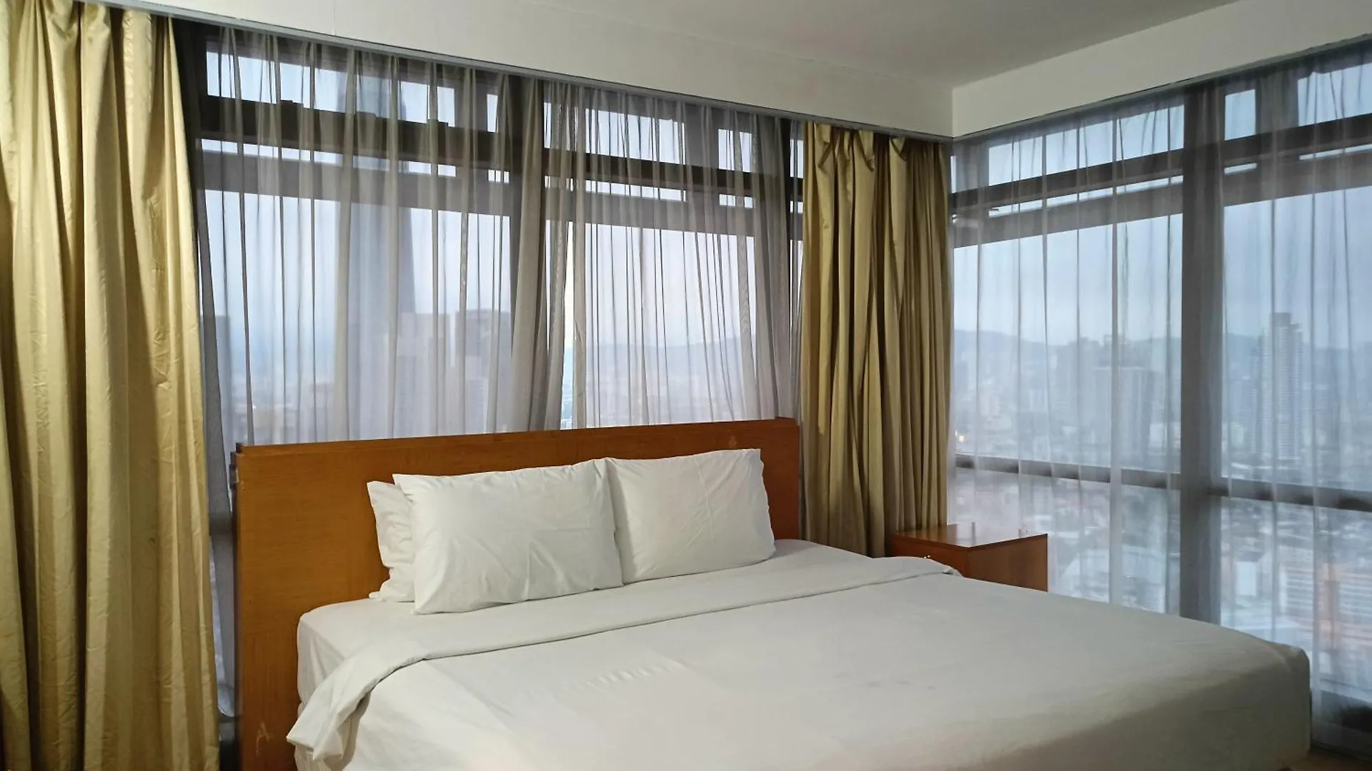 Nice World Service Suite At Times Square Kuala Lumpur Malaysia
